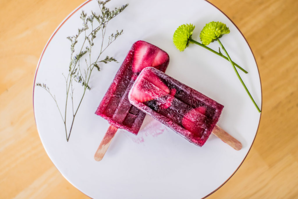 These Berry Sangria Popsicles are a fiesta for your face!